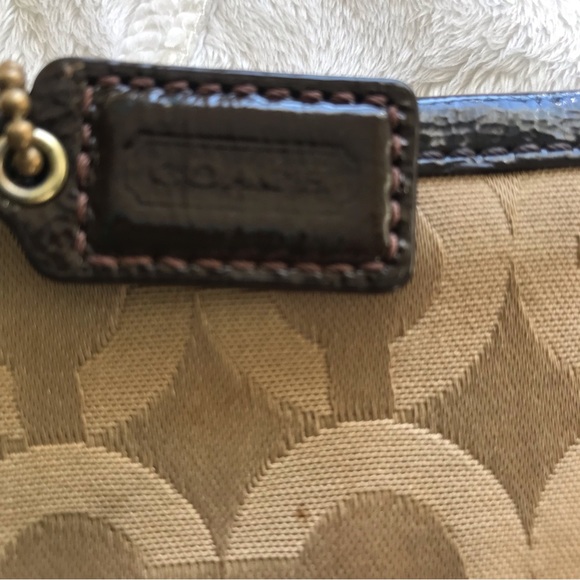 Coach Signature Madison Op Art Large Wristlet. - Picture 5 of 9